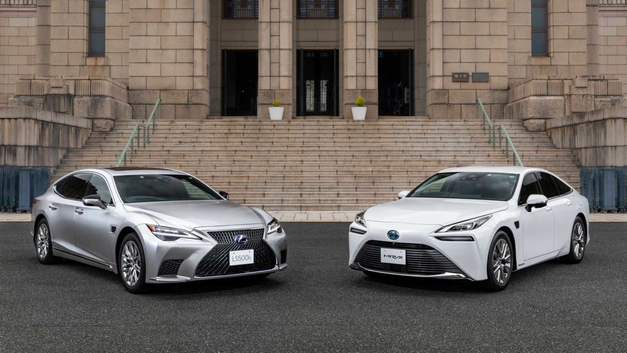 Lexus LS и Toyota Mirai
