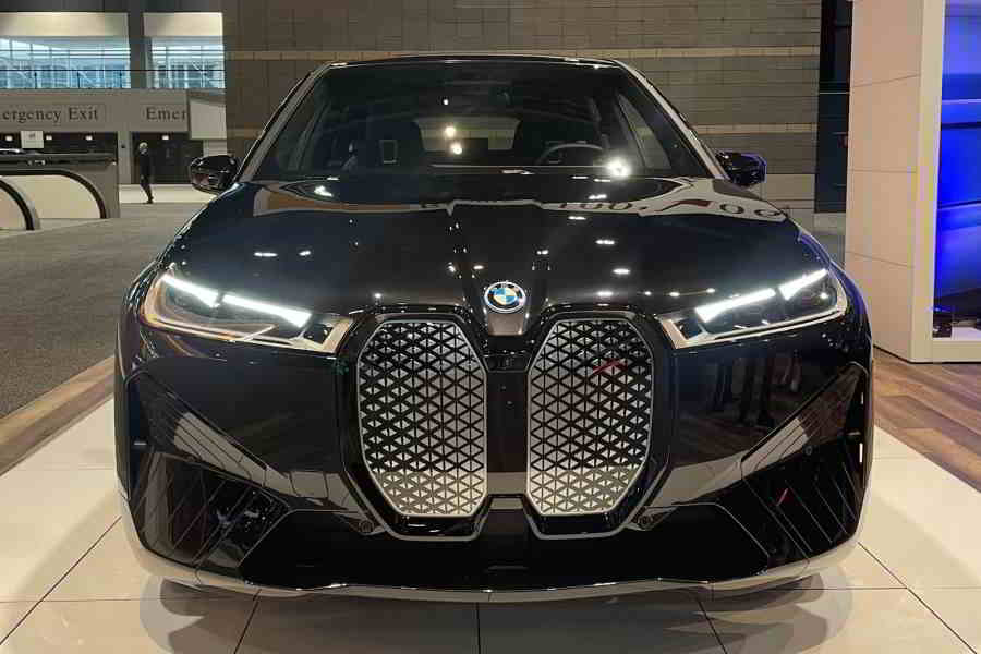 BMW IX M60