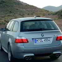 BMW M5 вид сзади
