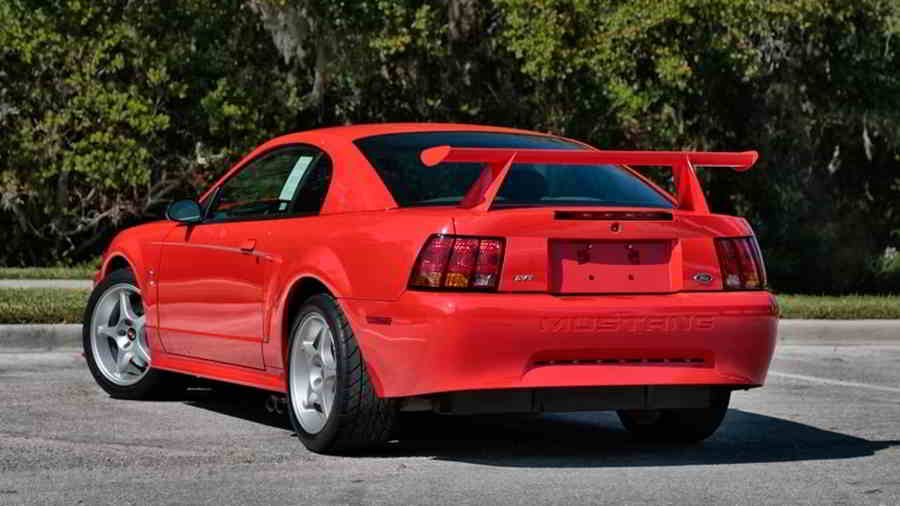 Pontiac VS Mustang